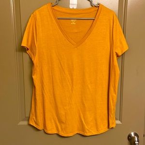V-neck mustard T-shirt